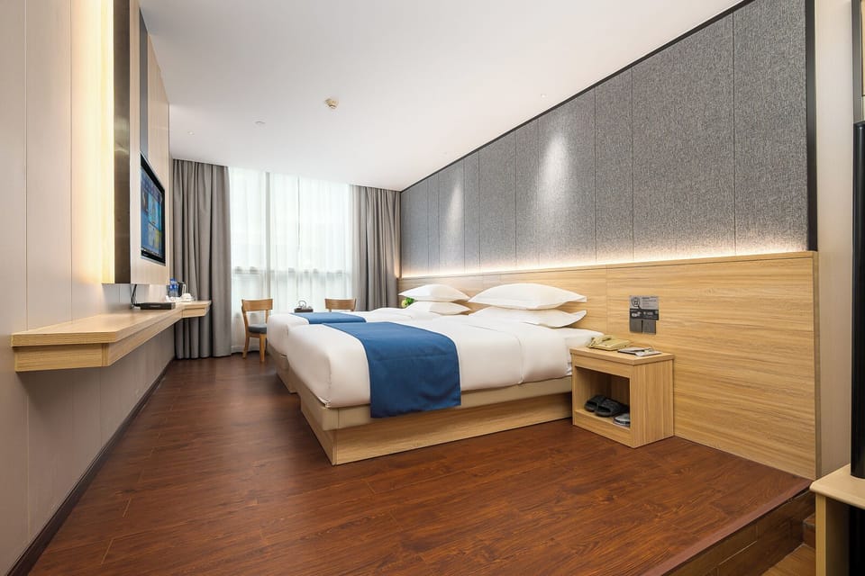 Superior Twin Room | Laptop workspace, free WiFi, bed sheets