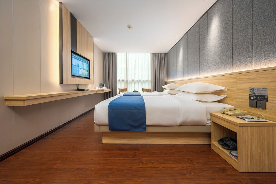 Superior Twin Room | Laptop workspace, free WiFi, bed sheets