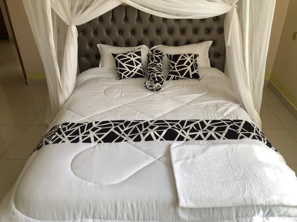 Deluxe Single Room | Free WiFi, bed sheets