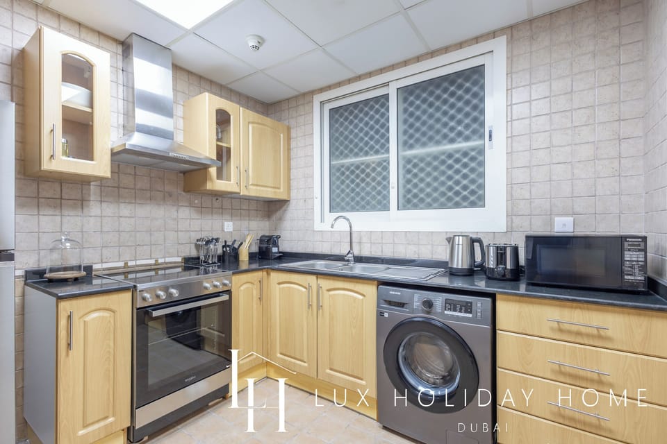 Apartment, City View | Private kitchen | Toaster
