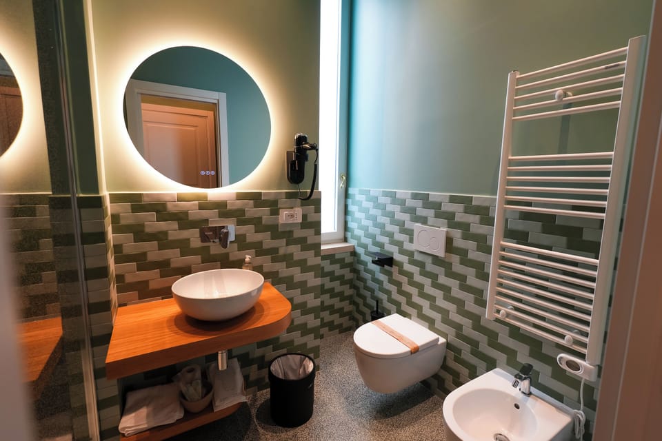 Standard Double Room, Garden View | Bathroom | Shower, rainfall showerhead, free toiletries, hair dryer