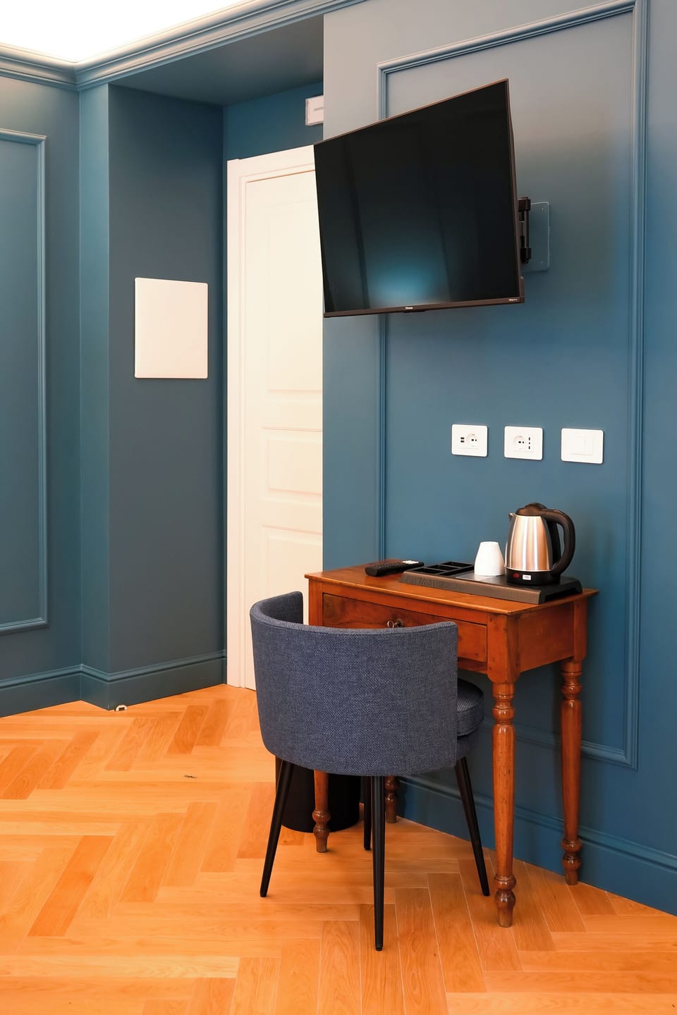 Deluxe Double Room, Garden View | Hypo-allergenic bedding, down comforters, minibar, in-room safe