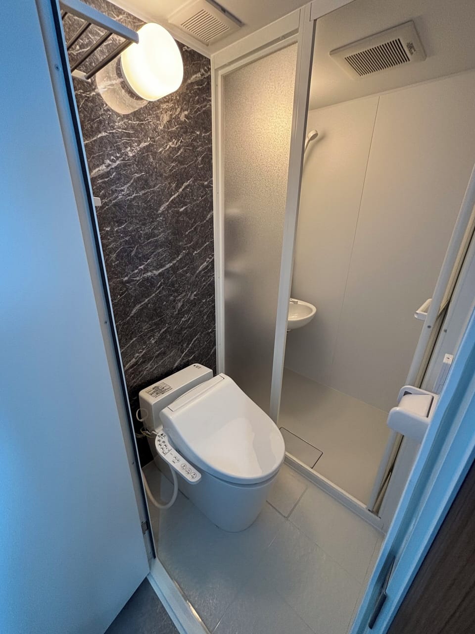 Basic Double Room, City View | Bathroom | Shower, hair dryer, bidet, shampoo