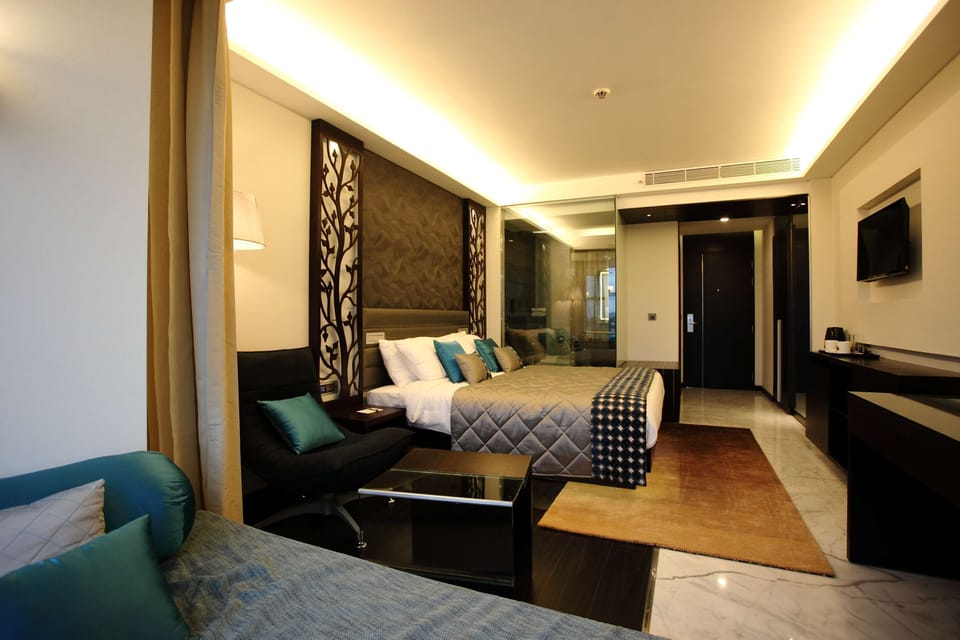 Premium bedding, minibar, in-room safe, desk