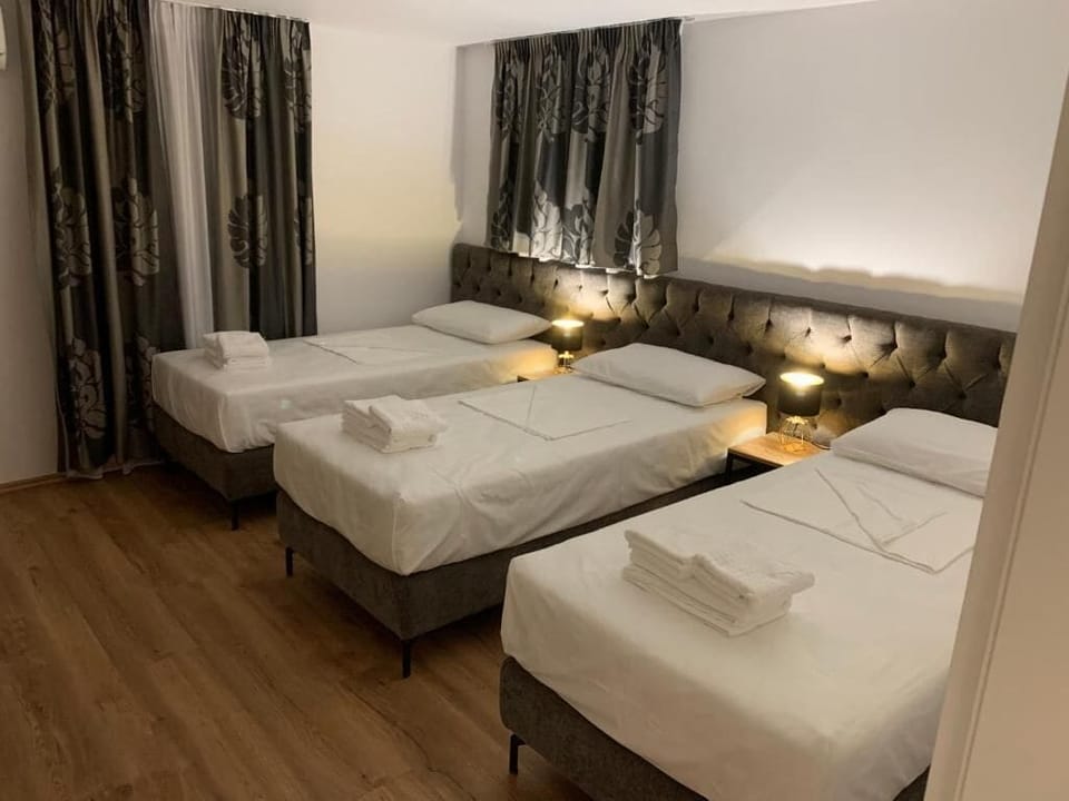 Classic Triple Room, Balcony