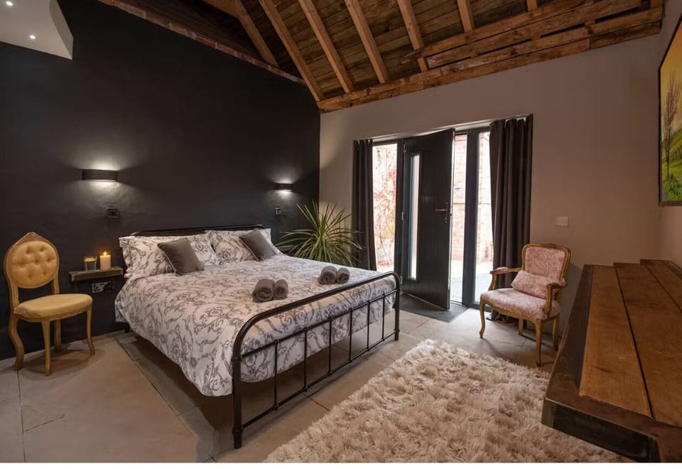 Superior Double Room, Courtyard View | Desk, laptop workspace, blackout drapes, iron/ironing board