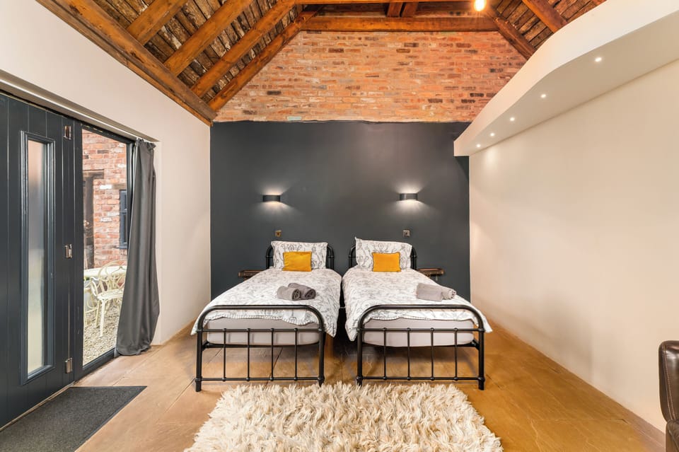 Superior Twin Room, Courtyard View | Desk, laptop workspace, blackout drapes, iron/ironing board