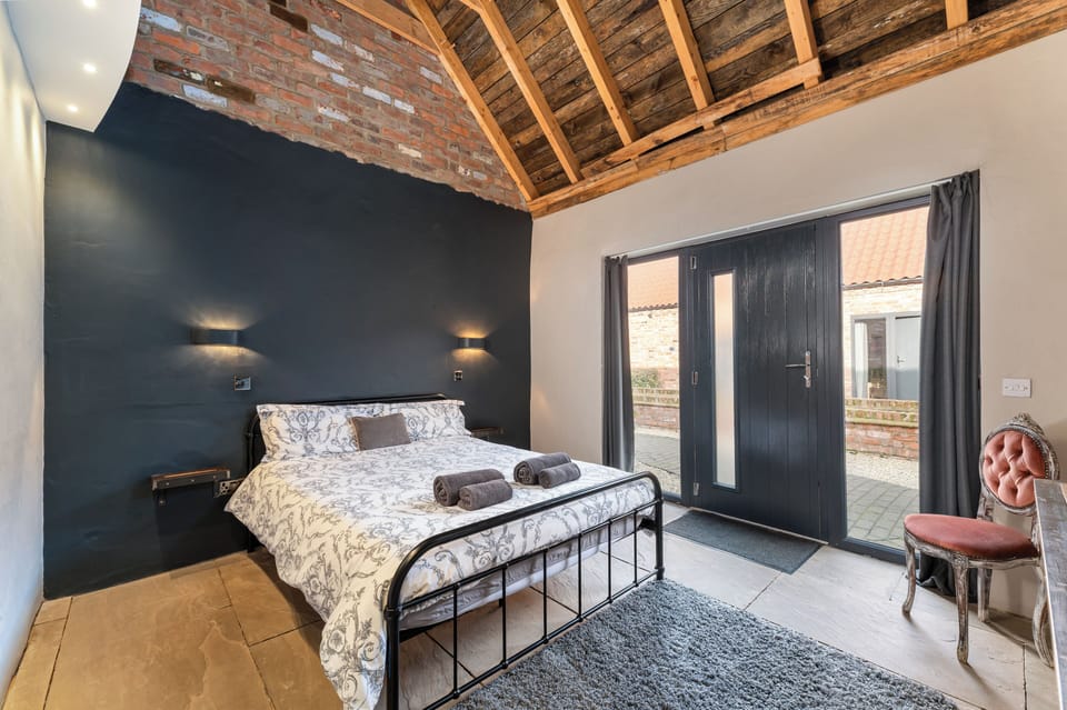 Superior Double Room, Courtyard View | Desk, laptop workspace, blackout drapes, iron/ironing board