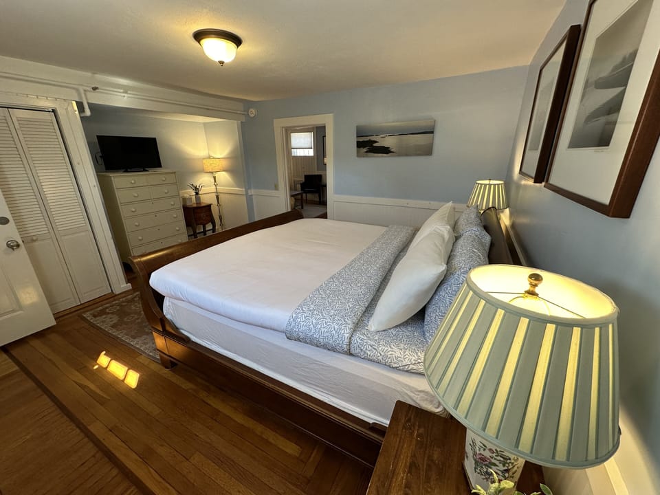 Apartment, 2 Bedrooms | 2 bedrooms, laptop workspace, iron/ironing board, free WiFi