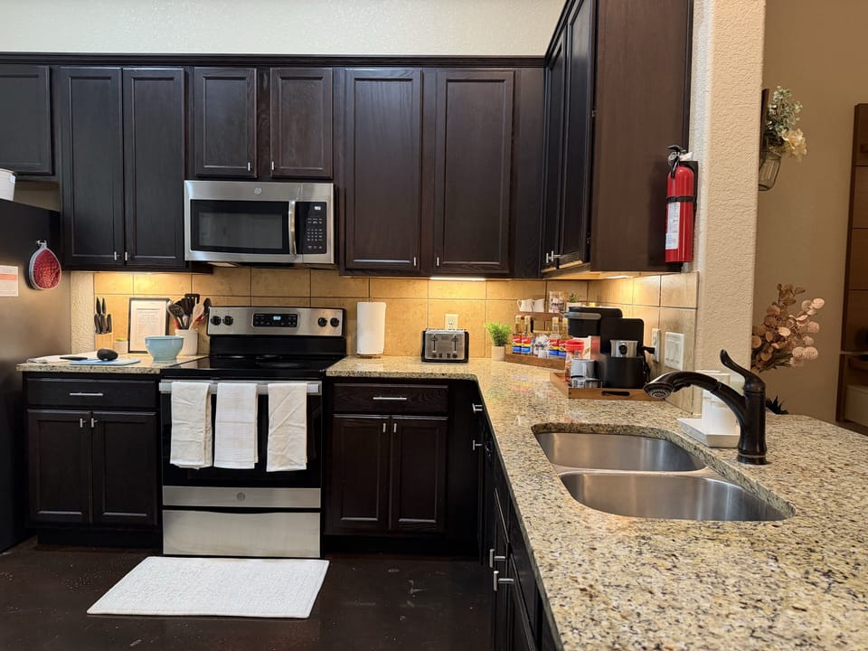 Duplex, 3 Bedrooms | Private kitchen | Coffee/tea maker, fridge, oven, toaster