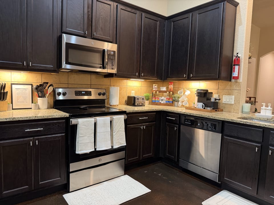 Duplex, 3 Bedrooms | Private kitchen | Coffee/tea maker, fridge, oven, toaster