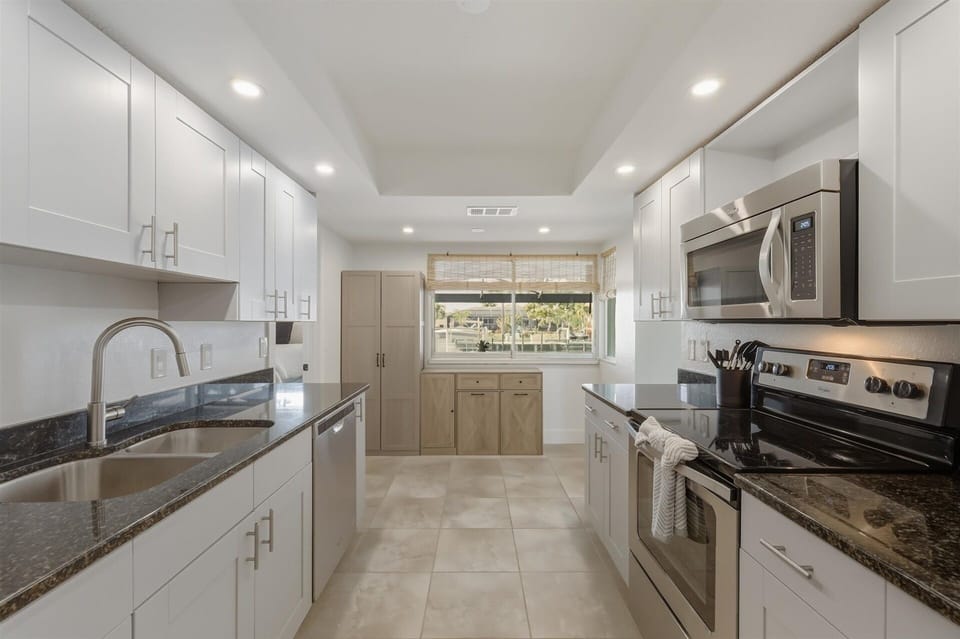 House, 3 Bedrooms | Private kitchen | Fridge, oven, coffee/tea maker, toaster
