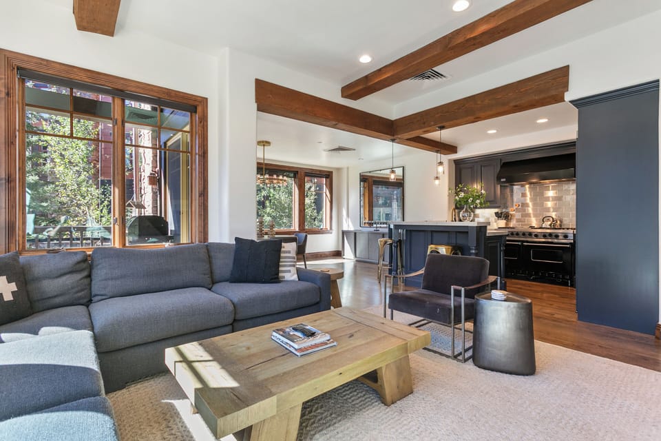 Condo, 3 Bedrooms | Living area
