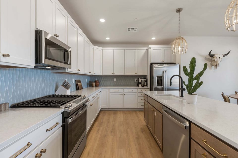 Condo, 3 Bedrooms | Private kitchen | Fridge, oven, coffee/tea maker, toaster