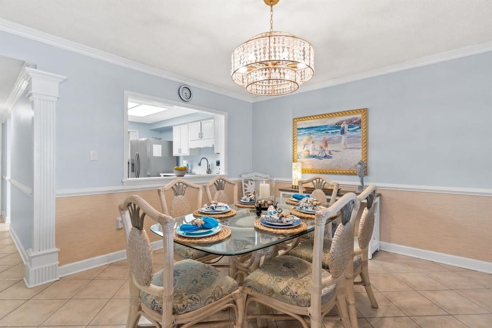 Condo, 2 Bedrooms | Dining
