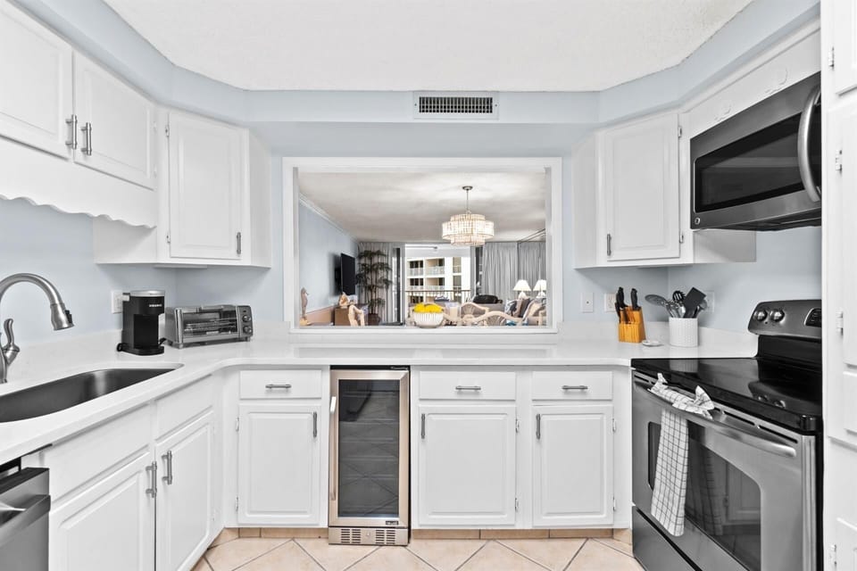 Condo, 2 Bedrooms | Private kitchen | Coffee/tea maker, fridge, oven, toaster