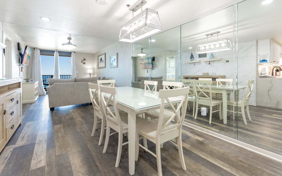 Condo, 2 Bedrooms | Dining