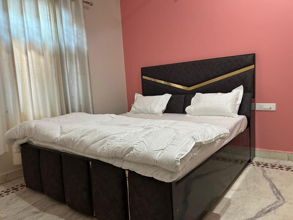 Deluxe Double Room | Free WiFi