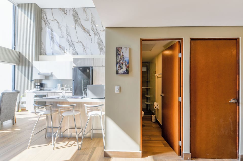 Signature Suite, City View | Living area