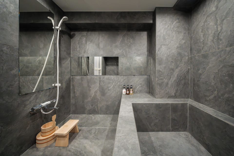 Deluxe Double Room, Non Smoking | Bathroom | Combined shower/tub, free toiletries, hair dryer, bathrobes