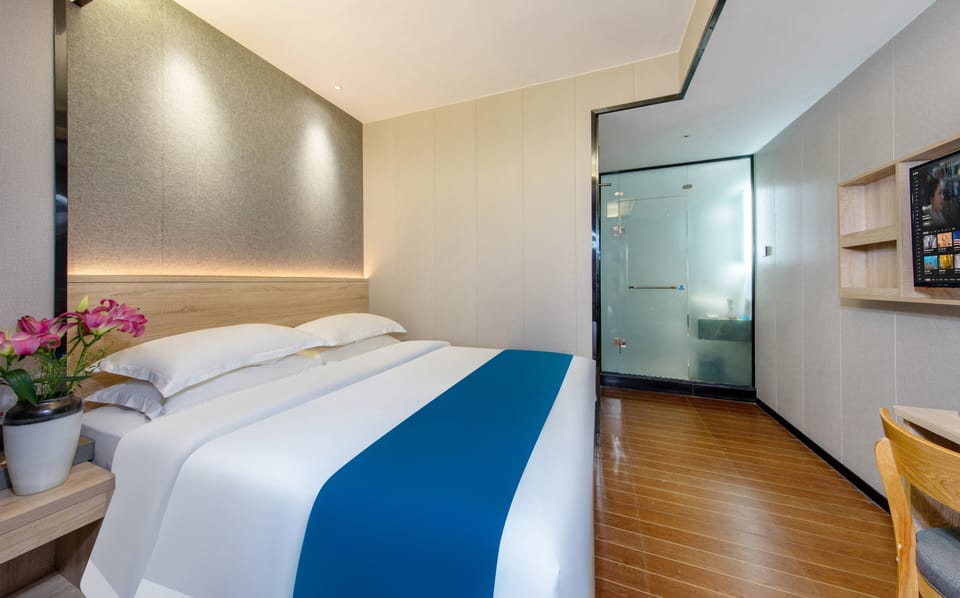 Standard Double Room | Laptop workspace, free WiFi, bed sheets, wheelchair access