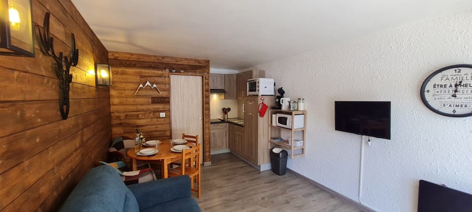 Apartment | Dining