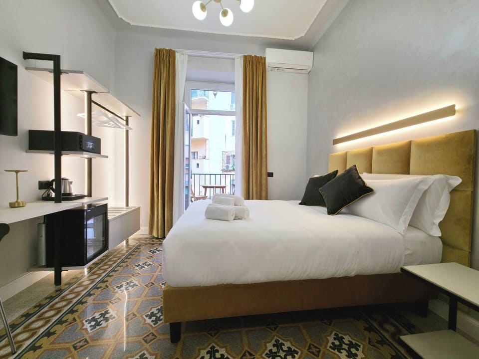 Comfort Double Room, Balcony, Courtyard View | Minibar, in-room safe, desk, blackout drapes
