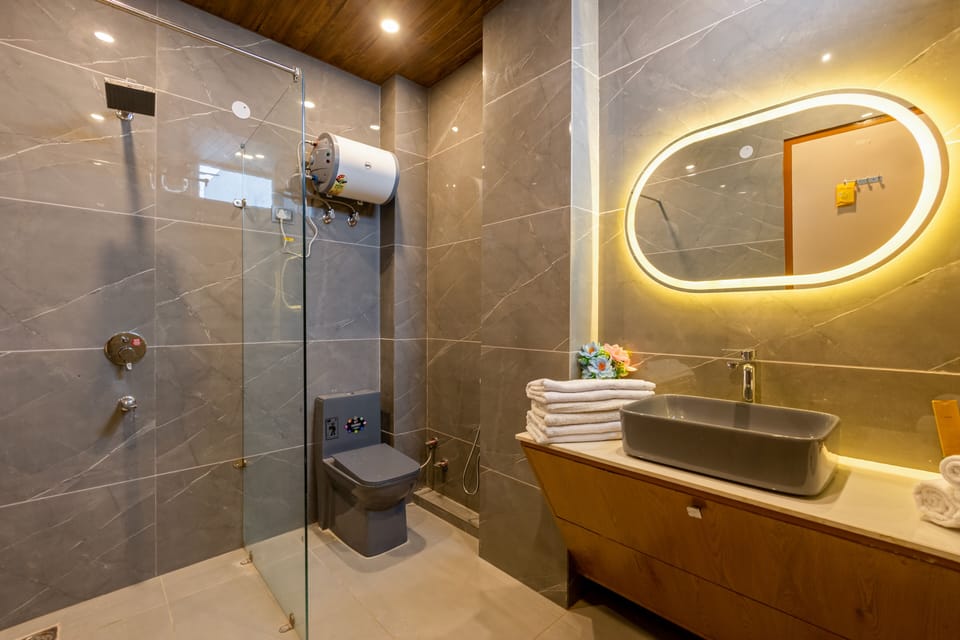 Shared Dormitory Male | Bathroom | Towels