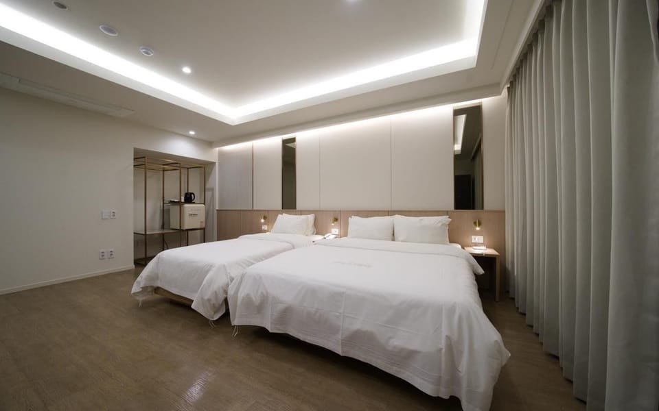 Premium Twin Room | Free WiFi