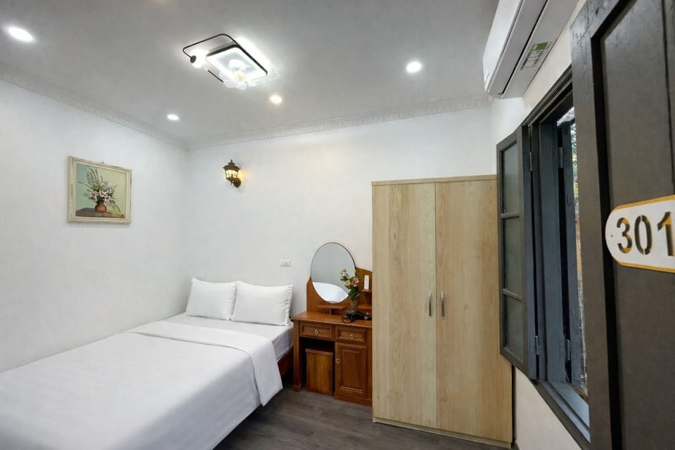 Basic Room, City View | Desk, laptop workspace, free WiFi