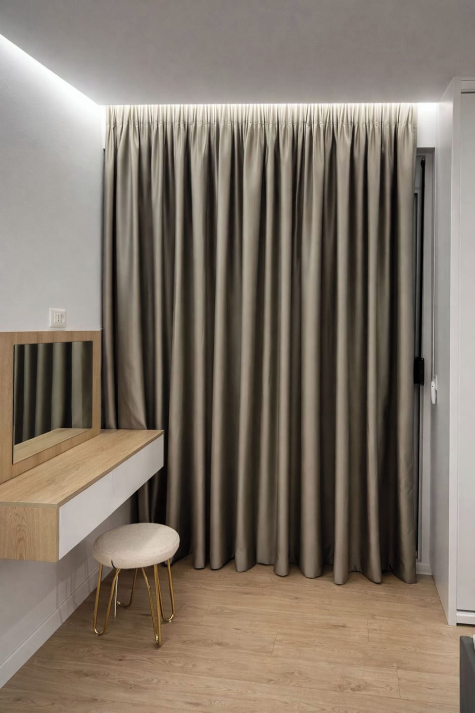 Suite, Balcony, Sea View | Iron/ironing board (on request), bed sheets