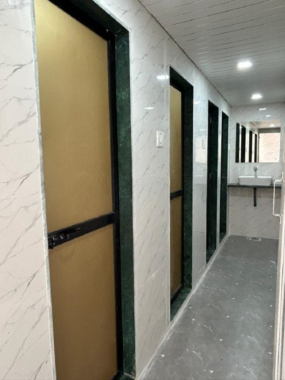 Basic Shared Dormitory | Bathroom | Slippers, towels
