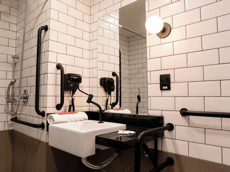 Room, 1 Double Bed, Accessible | Bathroom