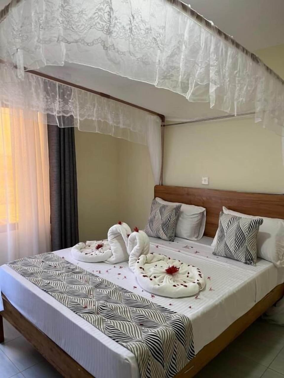 Deluxe Double Room, City View | Free WiFi, bed sheets