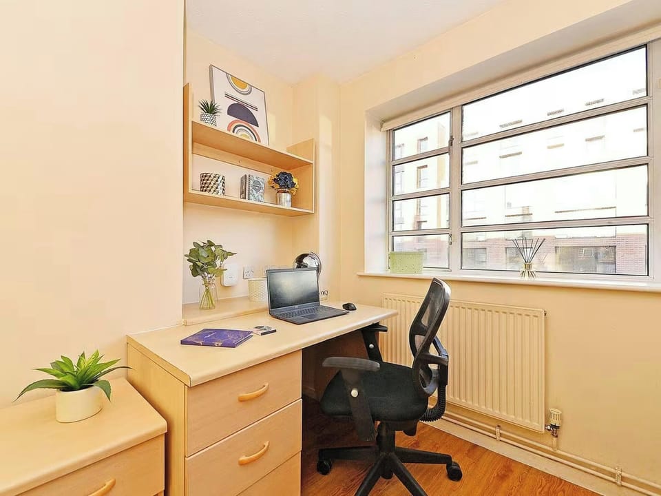 Single Room, Non Smoking, Shared Bathroom | Interior