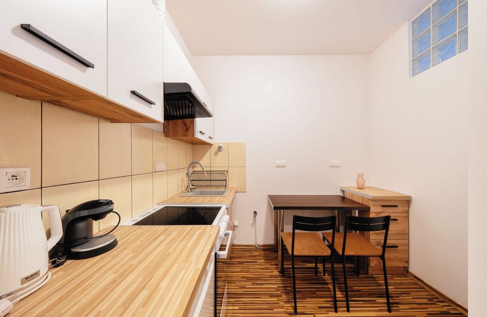 Apartment | Private kitchen | Coffee/tea maker, electric kettle