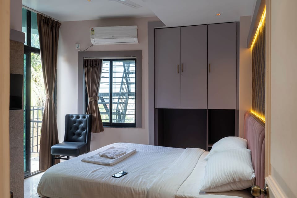 Deluxe Double Room, Lake View | Free WiFi