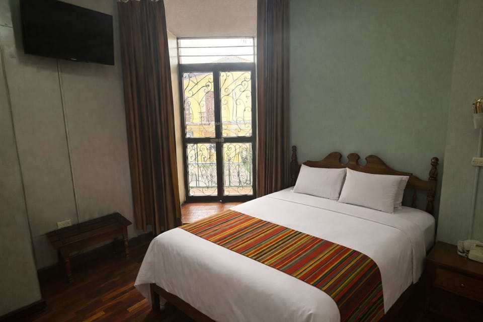 Standard Single Room | Laptop workspace, bed sheets