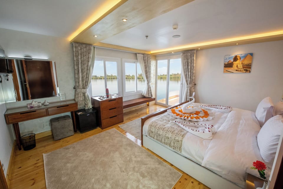 Luxury Suite, Balcony