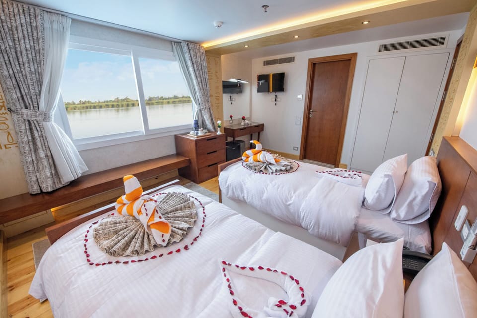 Deluxe Cabin, Air conditioning, River View