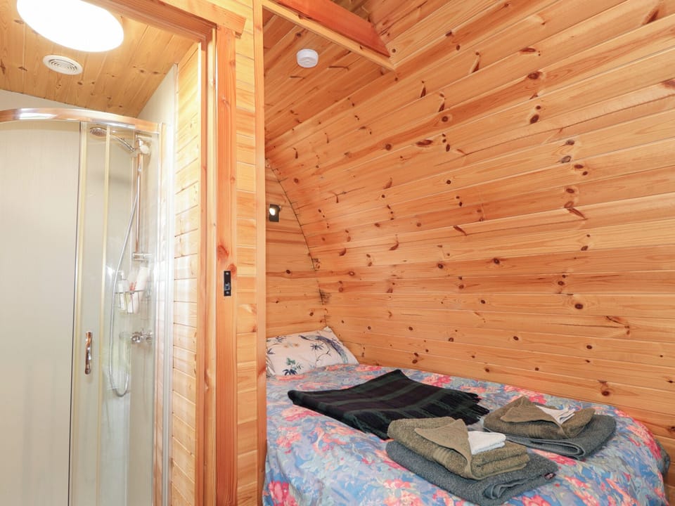 1 bedroom, individually decorated, individually furnished