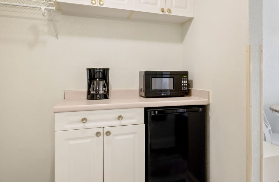 Standard Room, 2 Queen Beds | Mini-refrigerator