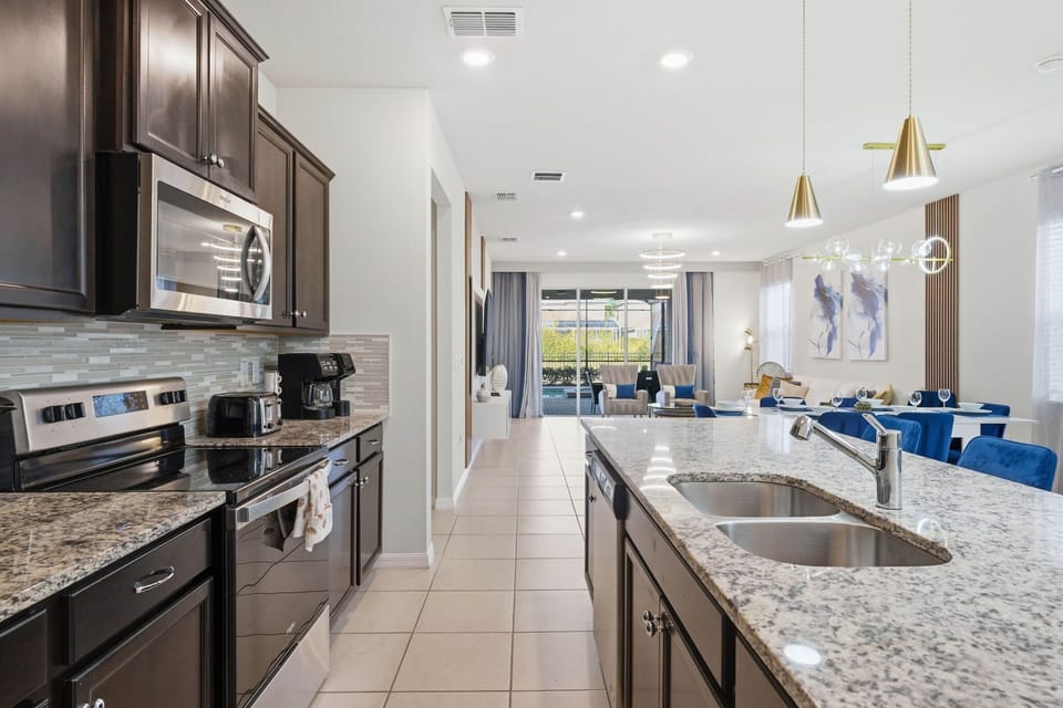 House (6 Bedrooms) | Private kitchen | Microwave, oven, stovetop, dishwasher