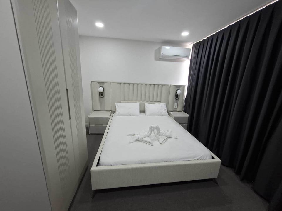 Blackout drapes, soundproofing, iron/ironing board, free WiFi