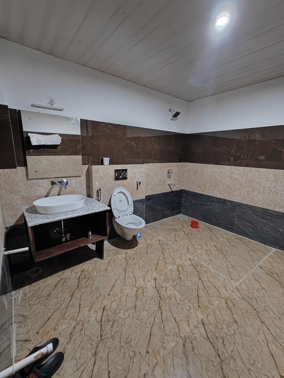 Premium Room | Bathroom | Shower, eco-friendly toiletries, towels, soap