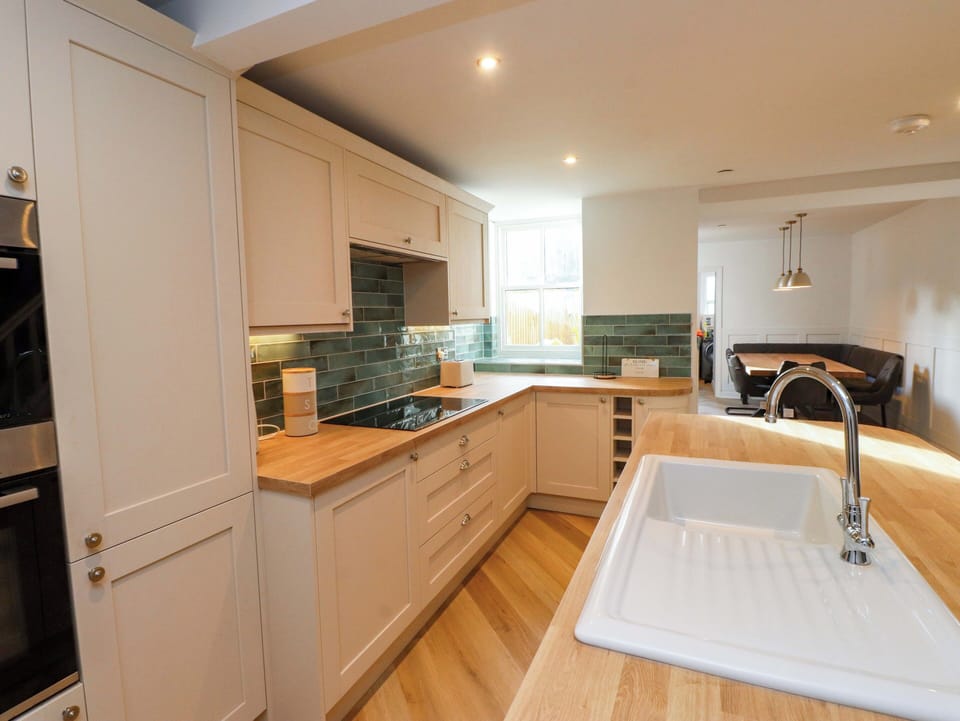 Dishwasher, cookware/dishes/utensils