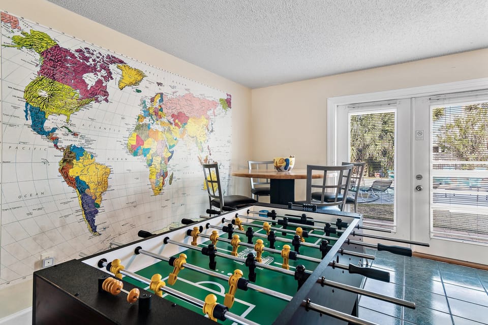 House, Multiple Beds (Sea-Esta) | Game room