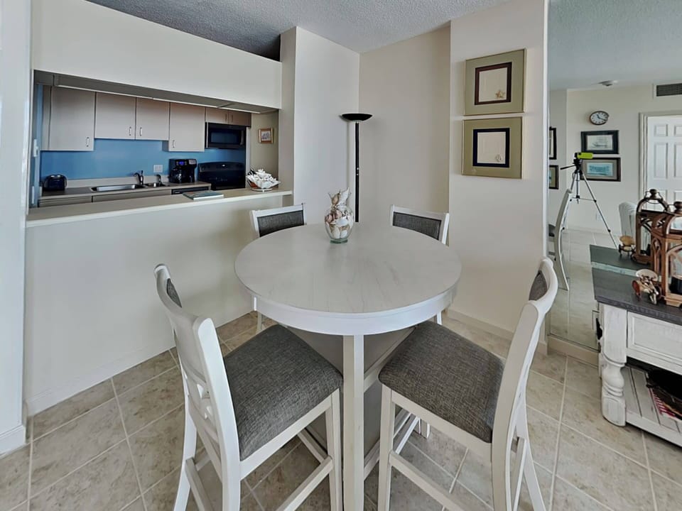 Condo (2 Bedrooms) | Property amenity