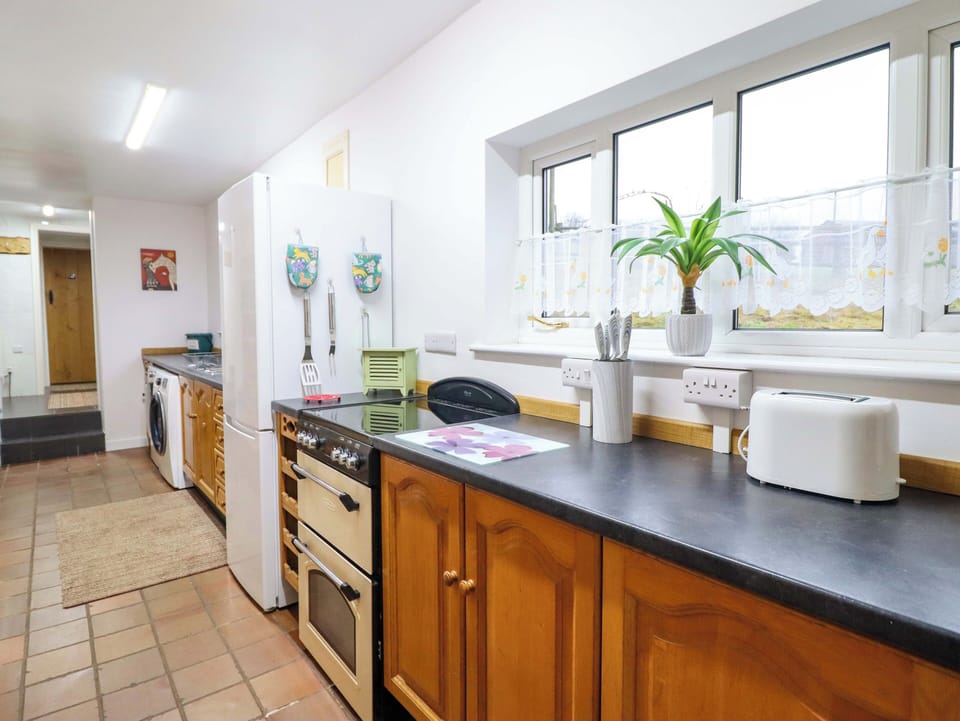 Dishwasher, cookware/dishes/utensils