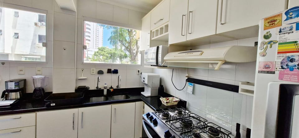 Basic Apartment | Private kitchen | Fridge, microwave, oven, blender